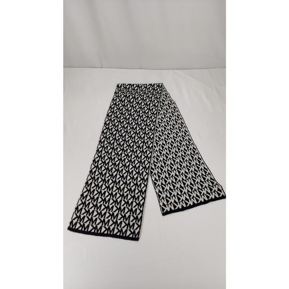 Micheal Kors Black & White MK Logo Monogram Signature Knit Scarf 10x63 - Picture 4 of 6